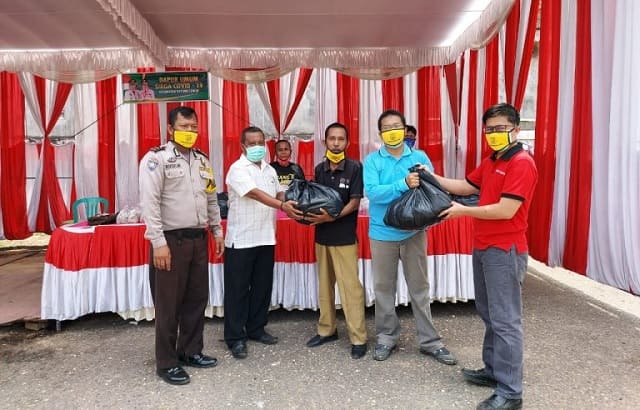 200 Porsi Nasi Kotak Dibagikan Kecamatan Bayung Lencir Kepada Warga