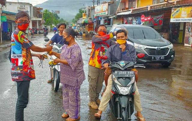 PAC Pemuda Pancasila Bagikan Masker Gratis