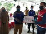 Akibat Pencemaran Sungai Citarum, Sebagai Sanksi TBBM Ujung Berung Bagikan Paket Sembako