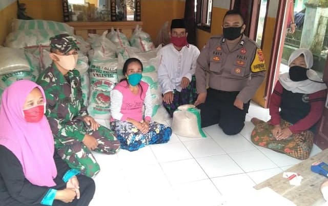 Anggota Polri dan TNI Kawal Penyaluran BNPT 