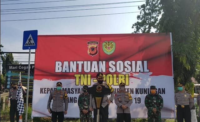 Irwasda Polda Jabar, Kombes Pol Drs. Syahri Gunawan, M.H. Buka Launching Bantuan Sosial TNI-Polri di Kab. Kuningan