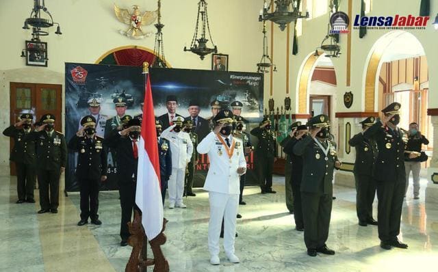 Ikuti Upacara HUT TNI Ke-75 , Ini Harapan Kapolda Jabar Kapolda Jabar