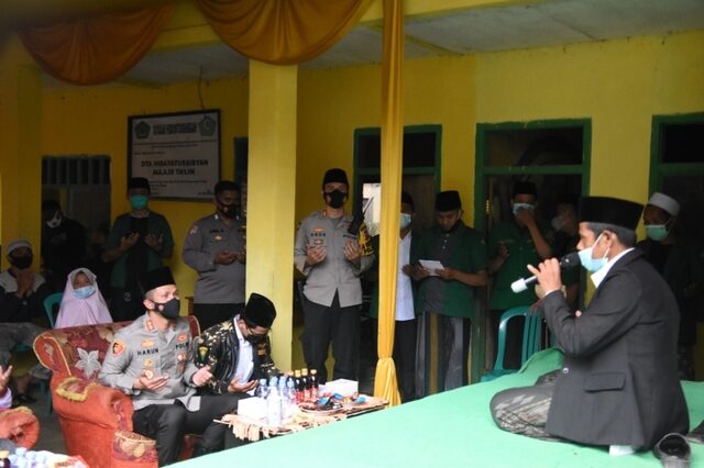 Polres Bogor, GP Ansor Beserta PT. Mayora Bedah Rumah di Desa Lemah Dulur