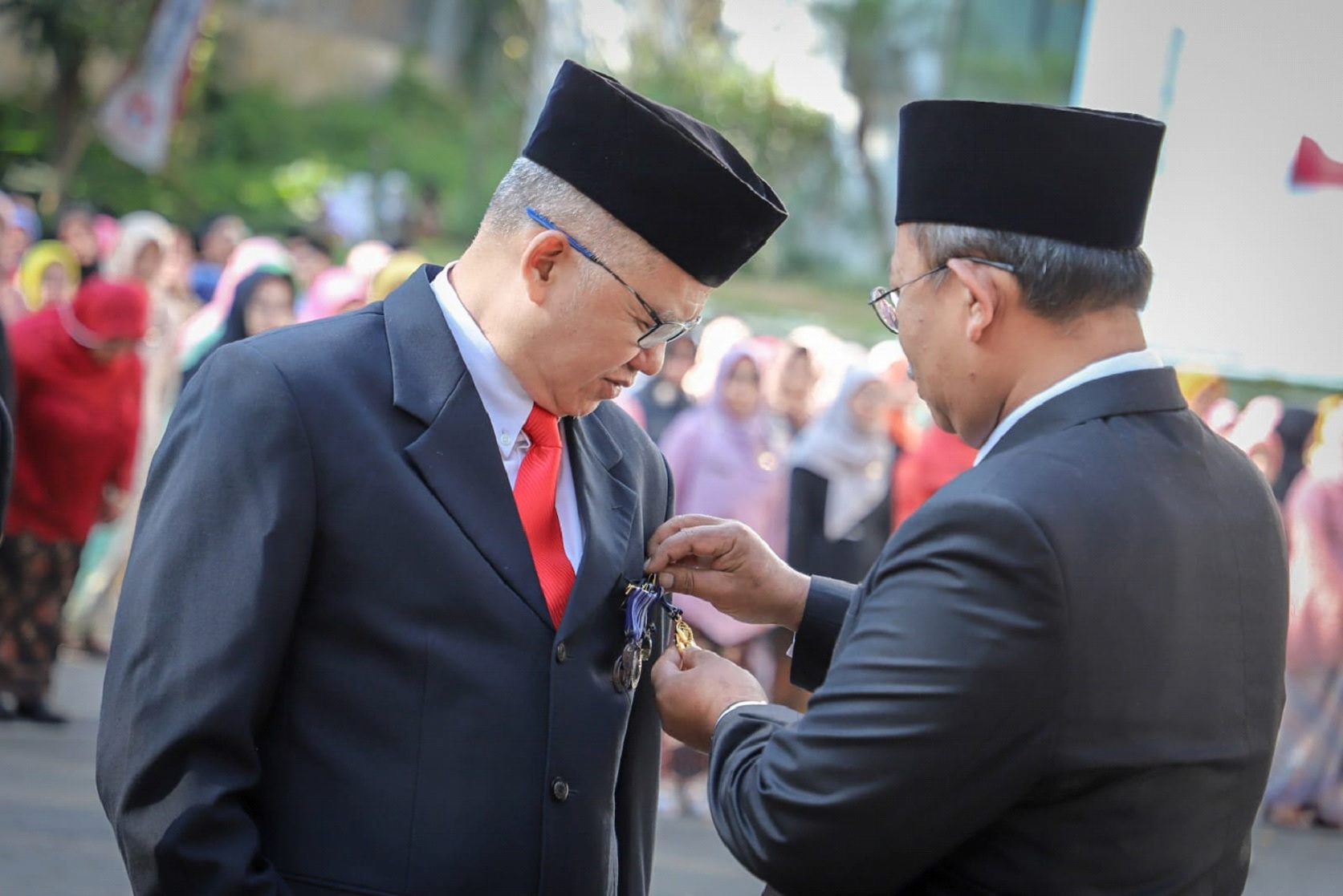 PNS Kota Cimahi, Penghargaan Kehormatan, Satyalancana Karya Satya, Dedikasi Masa Bakti, Pelayanan Publik, Pembangunan, Nilai-Nilai Luhur, Kesetiaan, Kedisiplinan, Kreativitas, Motivasi Kerja